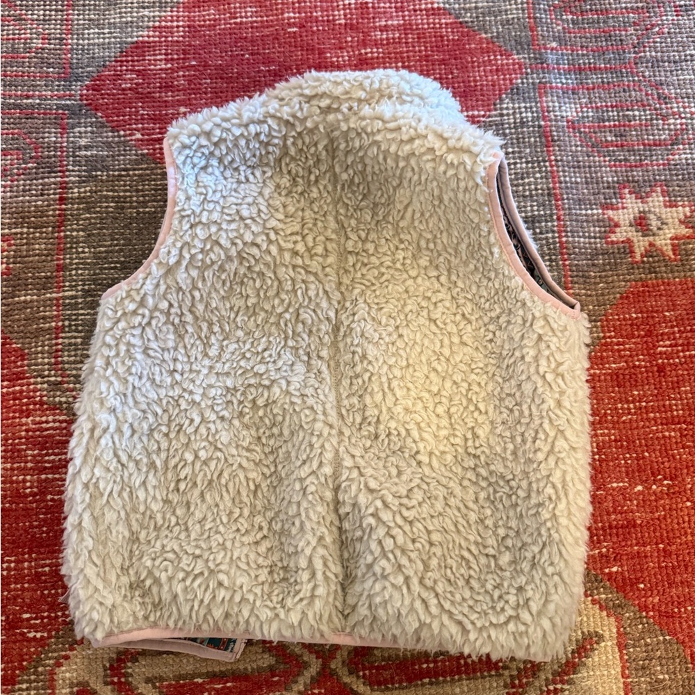 Patagonia Cream Fleece Vest with Colorful Pocket - Picture 5 of 5
